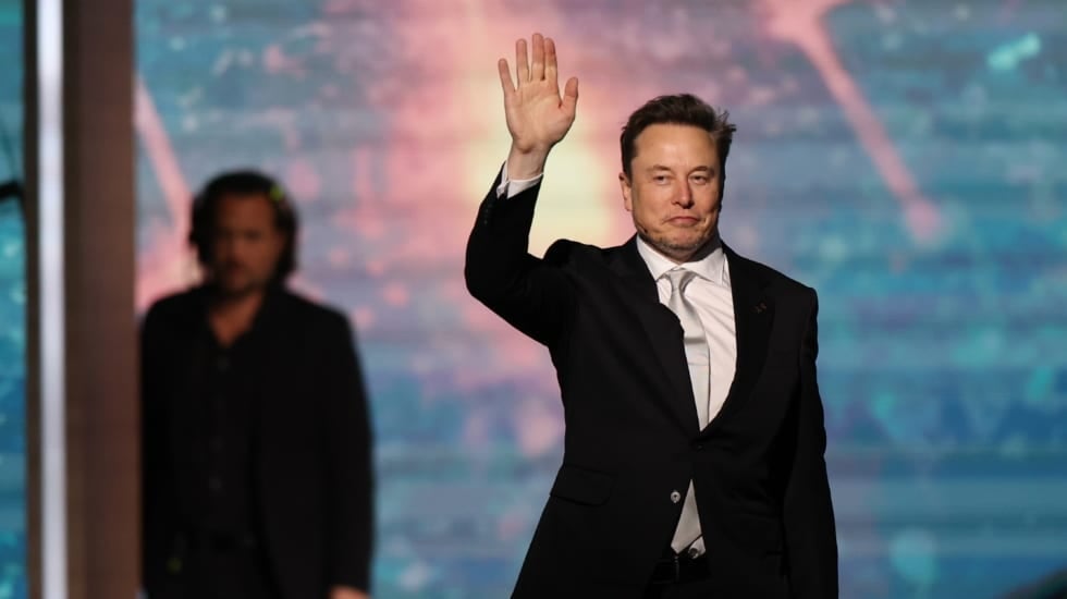 Grok, la IA de Elon Musk, alaba a Hitler en X y obliga a la empresa a pararla