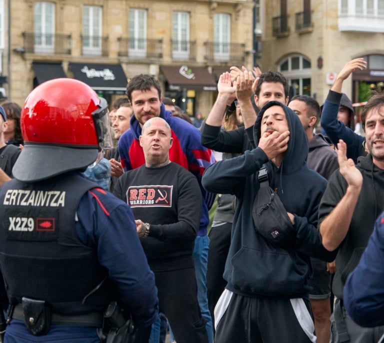 Fiestas, 'zipaios' y pasamontañas, el 'déjà vu' que inquieta a la Ertzaintza