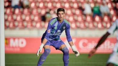 El Alavés oficializa el fichaje del portero Raúl Fernández