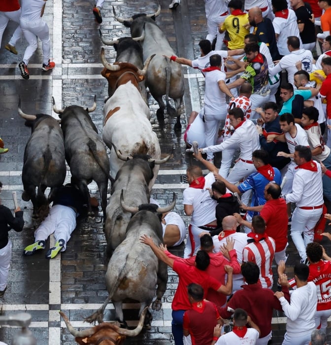 Un toro rezagado de José Escolar, único peligro del rápido sexto encierro [...]
