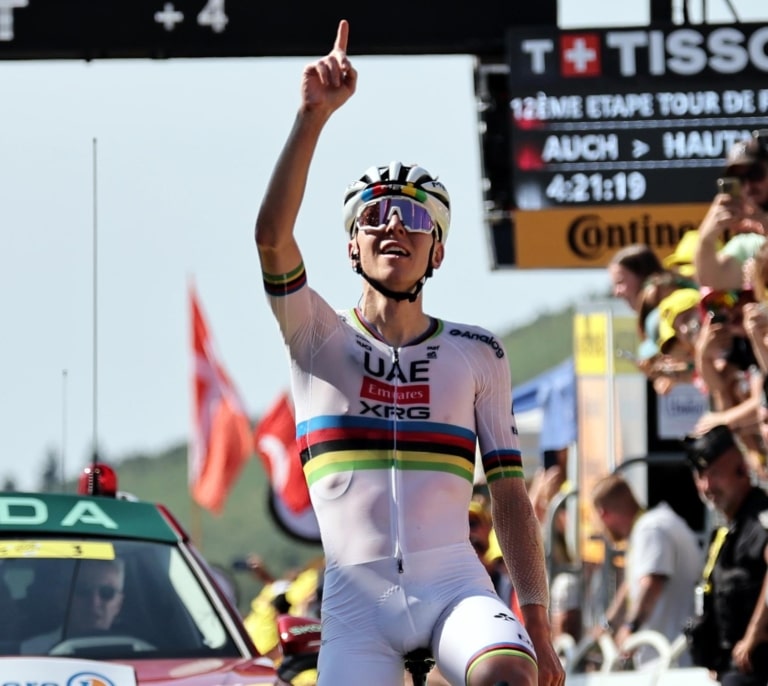 Pogacar arrasa a Vingegaard y recupera el amarillo en la 12ª etapa del Tour de Francia 2025