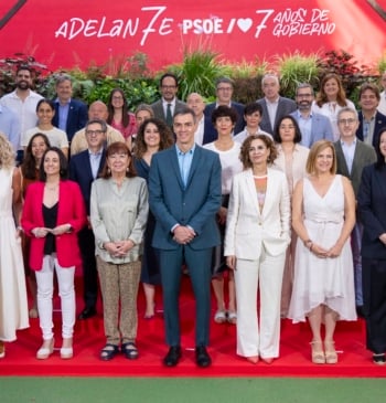 Arranca la nueva ejecutiva del PSOE con el reto de convencer a [...]