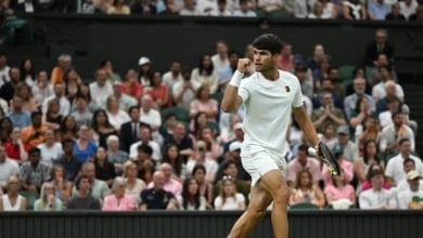 Alcaraz domina a Rublev en Wimbledon: Remontada épica hacia cuartos de final