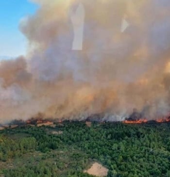 Declarado un incendio forestal con tres focos en Monforte de Lemos (Lugo)