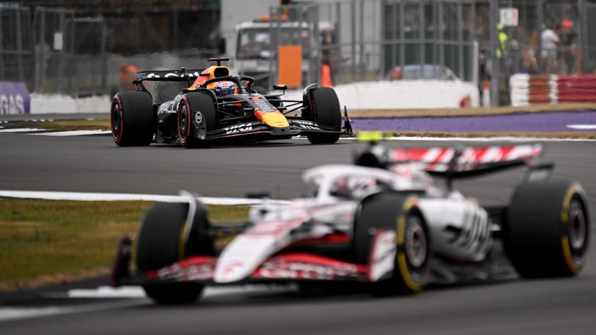 Debido a las penalizaciones a Antonelli y Bearman suben Fernando Alonso al 7º y Carlos Sainz al 9º en el GP de Gran Bretaña