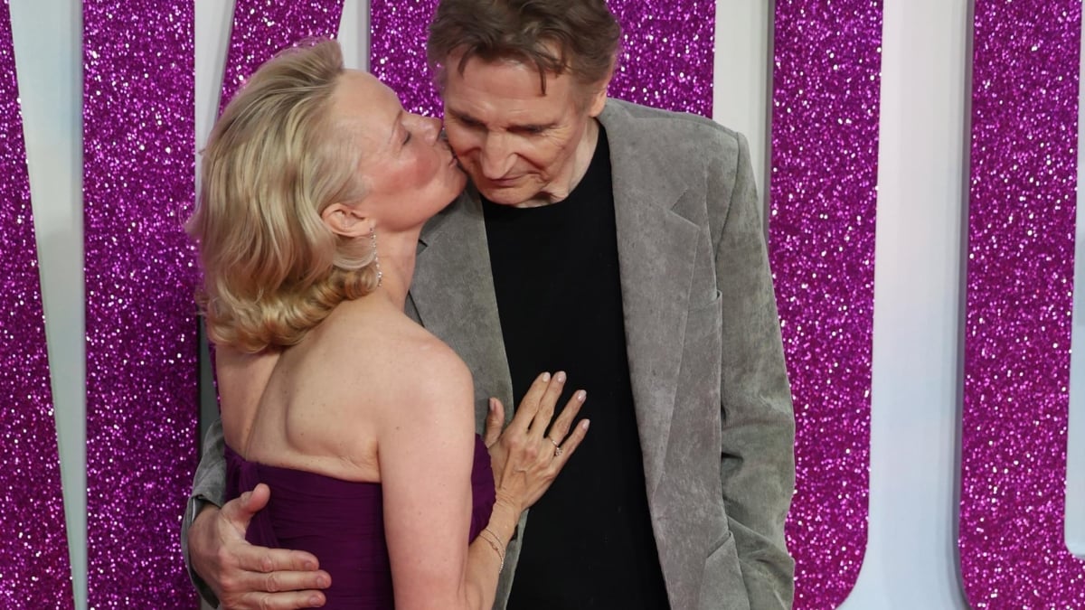 Pamela Anderson y Liam Neeson, durante la promoción de la película 'Agárralo como puedas' el 22 de julio en Londres