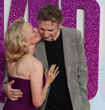 Agárralo como puedas: la amistad entrañable de Liam Neeson y Pamela Anderson [...]