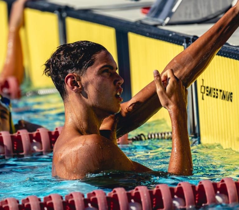 Luca Hoek bate el récord español y avanza a las semifinales de 100m libre