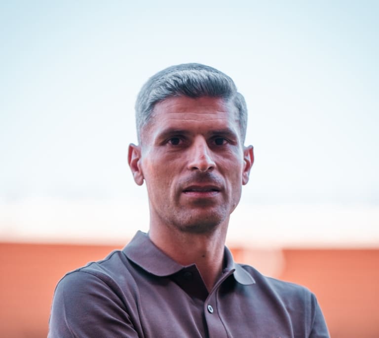 El Almería renueva a Juan Brandáriz “Chumi” hasta 2028 y nombra team manager a Salva Sevilla