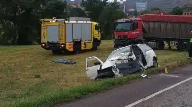 Muere conductor al chocar frontalmente con un camión en la AS-19 en Carreño (Asturias)