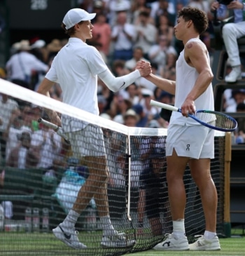 Jannik Sinner derrota a Ben Shelton y pasa a semifinales de Wimbledon