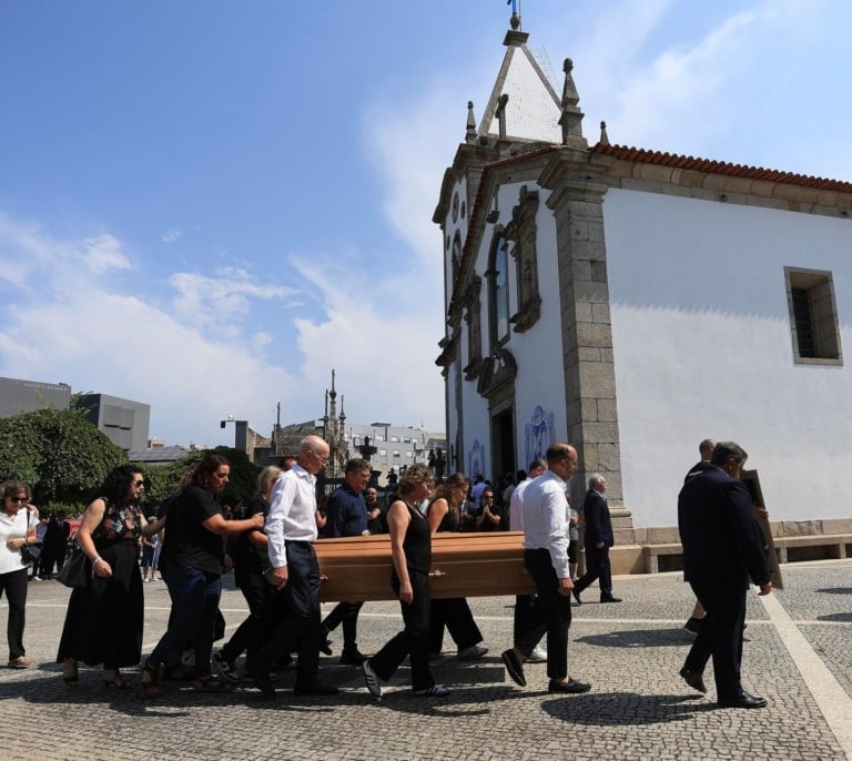 La primera plana del Liverpool y del fútbol portugués se despiden con gran dolor de Diogo Jota