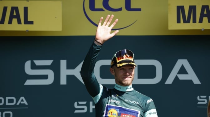 Tour de Francia 2025. El italiano Jonathan Milan conquista la etapa 8 al esprint en Laval