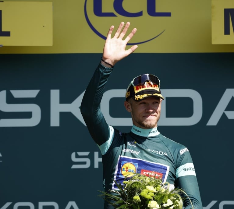 Tour de Francia 2025. El italiano Jonathan Milan conquista la etapa 8 al esprint en Laval