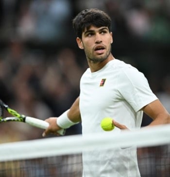 Carlos Alcaraz calienta con Ben Shelton y con ‘Spiderman’ en Wimbledon