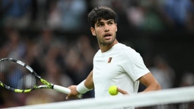 Carlos Alcaraz calienta con Ben Shelton y con ‘Spiderman’ en Wimbledon