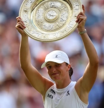 Iga Swiatek conquista Wimbledon por primera vez con una victoria histórica