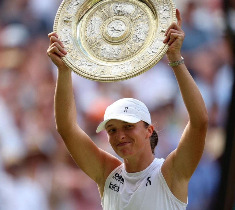 Iga Swiatek conquista Wimbledon por primera vez con una victoria histórica