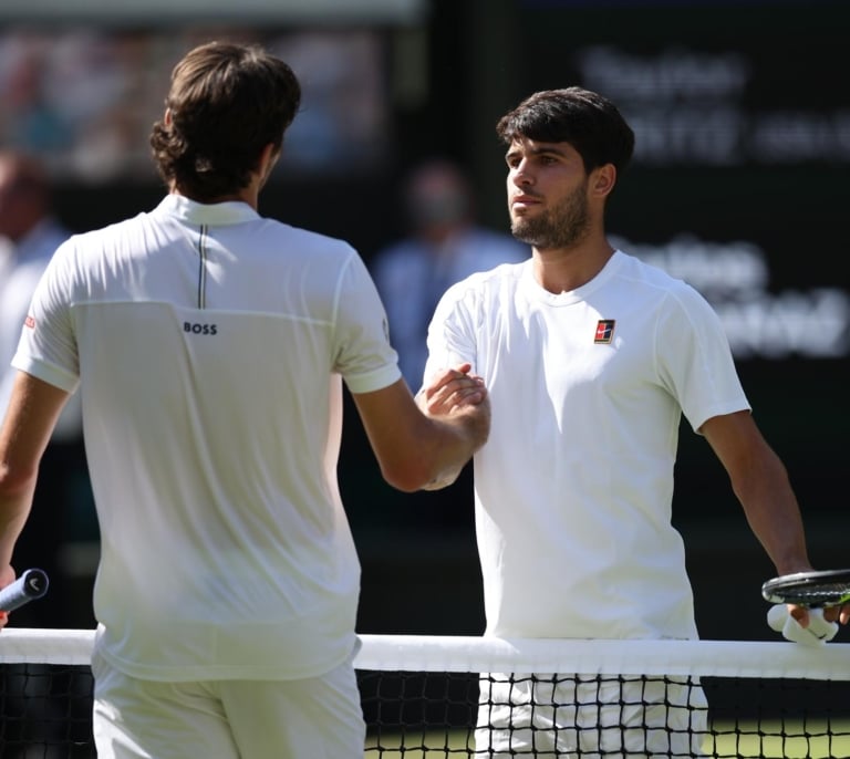 Carlos Alcaraz avanza a su tercera final consecutiva de Wimbledon