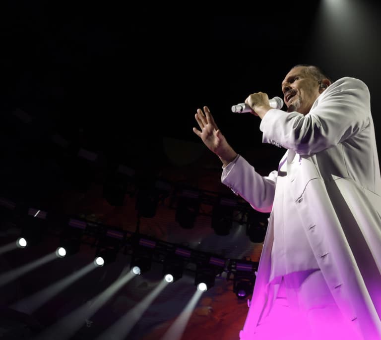 Bosé vuelve a ser 'Don Diablo' en Madrid: "Pensé que no iba a volver"