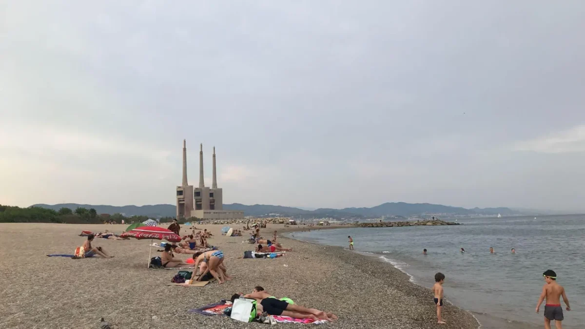 Dos personas fallecen en las playas de Sant Adrià y Barcelona en una hora