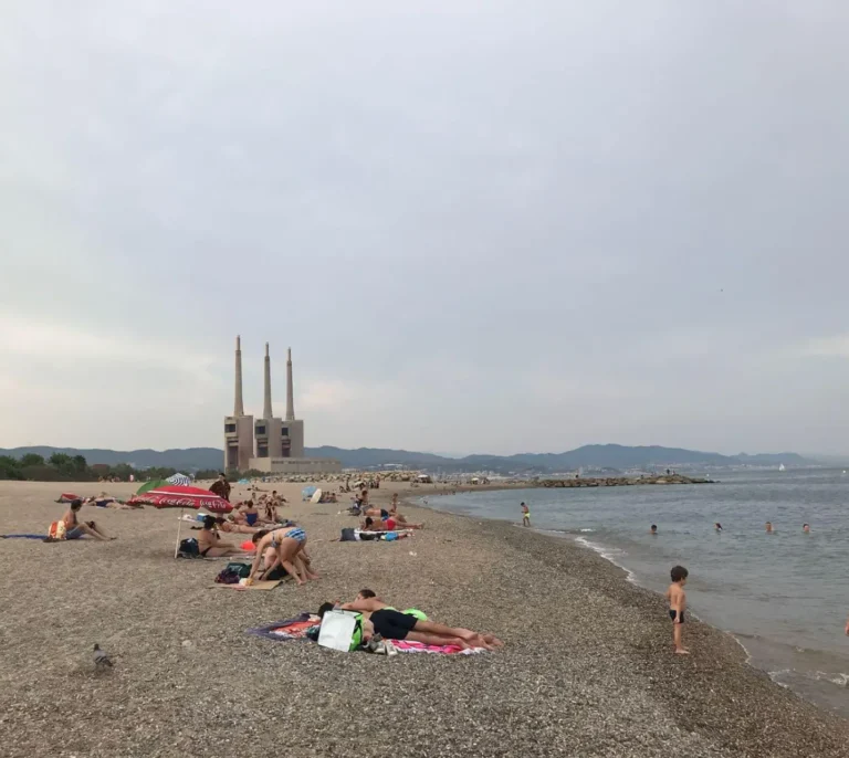 Dos personas fallecen en las playas de Sant Adrià y Barcelona en una hora