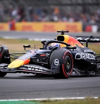 'Pole' de Max Verstappen, Alonso saldrá noveno y Sainz undécimo en el [...]