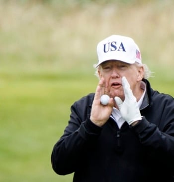 Trump y Von der Leyen alcanzan un acuerdo comercial 'in extremis'