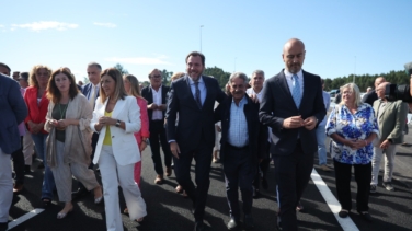 Puente se abraza a Revilla en "una jornada histórica en Cantabria"