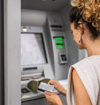 Las cuentas corrientes para sacar dinero gratis en el extranjero