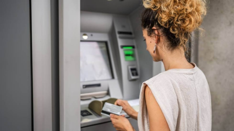 Las cuentas corrientes para sacar dinero gratis en el extranjero