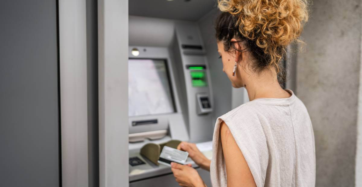 Las cuentas corrientes para sacar dinero gratis en el extranjero