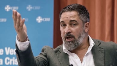 Abascal arremete contra Feijóo por "repartir ministerios" y creer que Sánchez está "acabado": "Lo peor está por llegar"