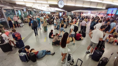 Adif restablece el tráfico ferroviario tras más de 14 horas pero avisa de retrasos