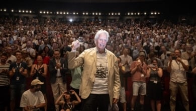 Michael Douglas se detiene pero no se despide