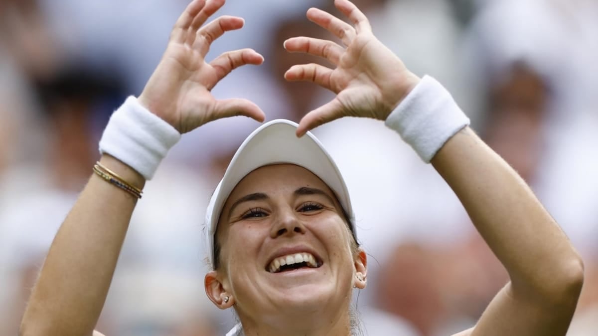 Belinda Bencic derrotó a Mirra Andreeva en dos sets muy igualados, ambos decididos en tie-breaks (7-6(3), 7-6(2)) y avanza a semifinales en Wimbledon