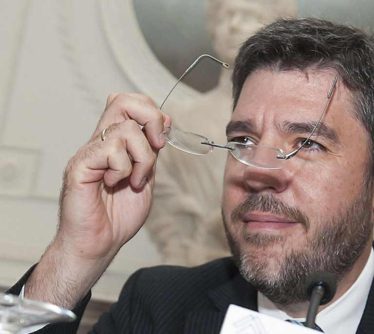 Feijóo refuerza el área económica del PP con el fichaje de Alberto Nadal y mantiene a Juan Bravo para hacienda