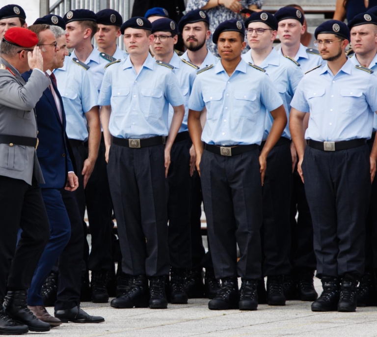 Alemania y Francia preparan a sus jóvenes para una Europa con la guerra a sus puertas