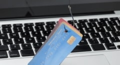 Detienen a una mujer por estafar más de 128.000 euros a ancianos con su tarjeta de crédito