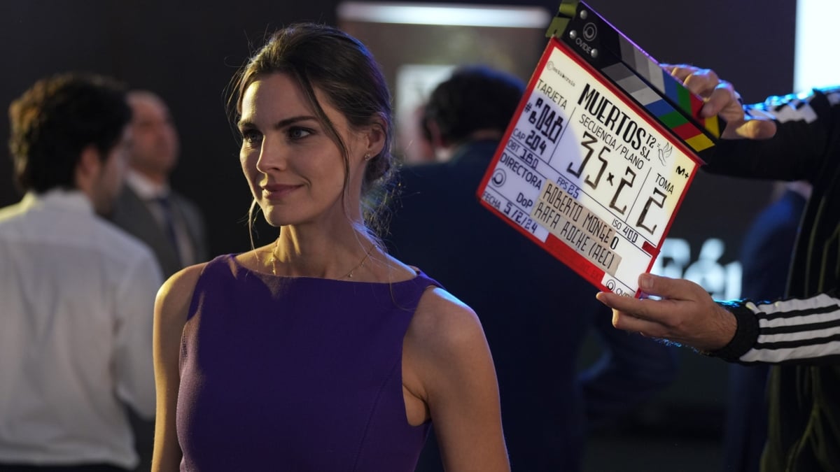 Amaia Salamanca, durante la grabación de 'Muertos S.L.', comedia española cuyas dos primeras temporadas restrena Netflix hoy jueves 31 de julio