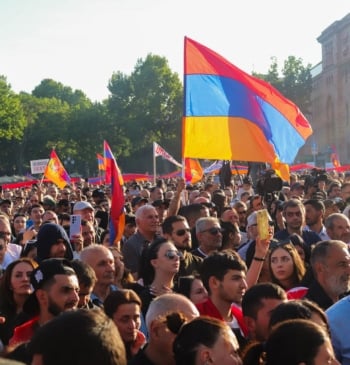 Armenia se aleja definitivamente de Moscú