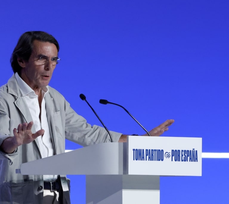 Aznar avisa a Sánchez: "Si pactas con delincuentes no te extrañe acabar en la cárcel porque ese es tu ambiente"