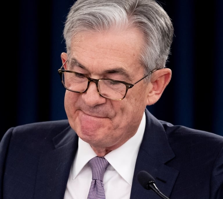 Trump amaga con despedir al presidente de la Fed y los economistas advierten: "La reacción del mercado será brutal"