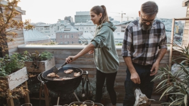 ¿Es legal hacer una barbacoa en la terraza de mi casa?