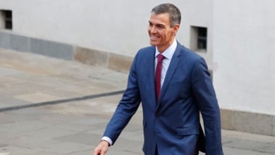 Sánchez acaba el curso vivo, pero con (muchos) costurones