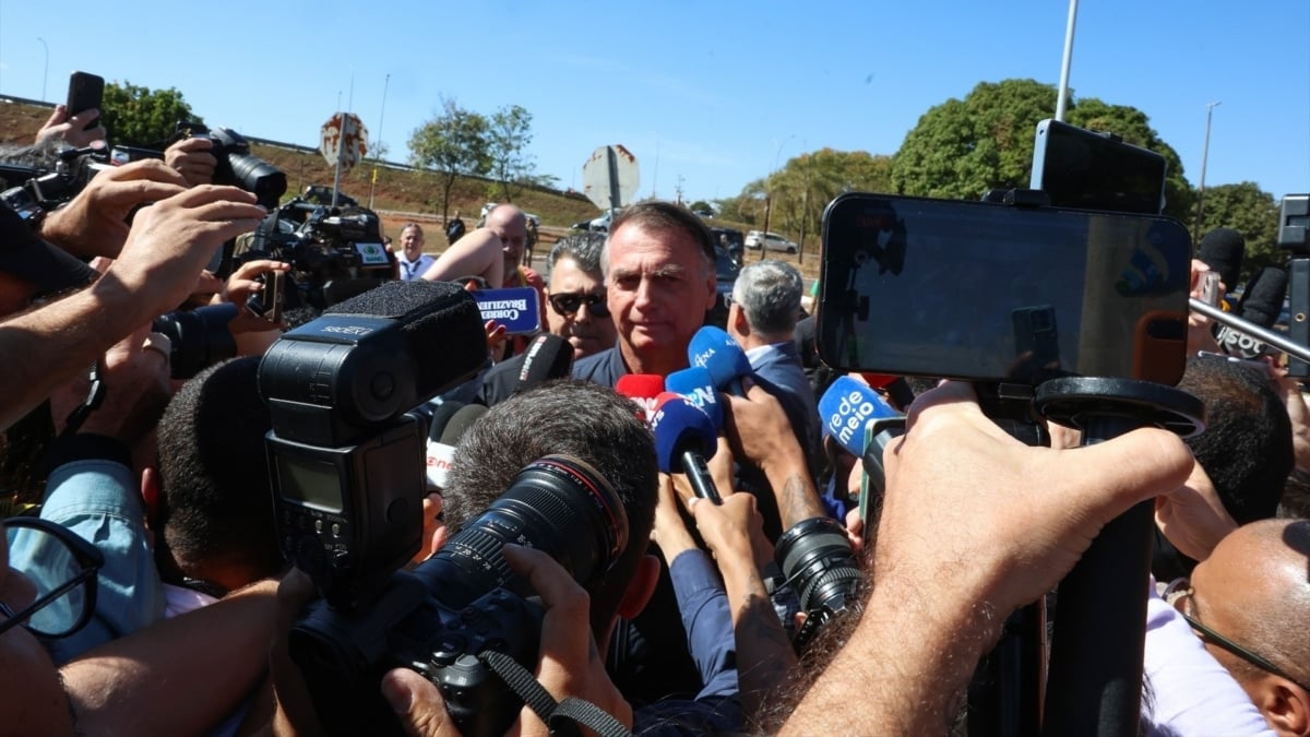 Jair Bolsonaro se dirige a los medios este viernes tras la vista ante el Supremo.
