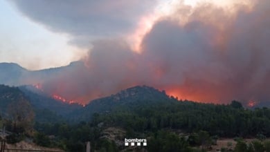 La Generalitat de Cataluña afirma que hay más de 2.300 hectáreas quemadas por el incendio en Paüls 