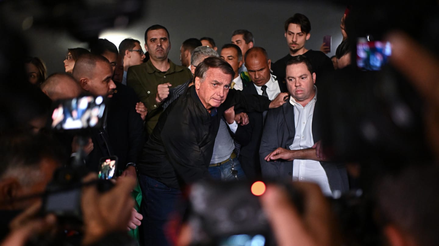 Jair Bolsonaro, ex presidente de Brasil, tras una reunión con congresistas