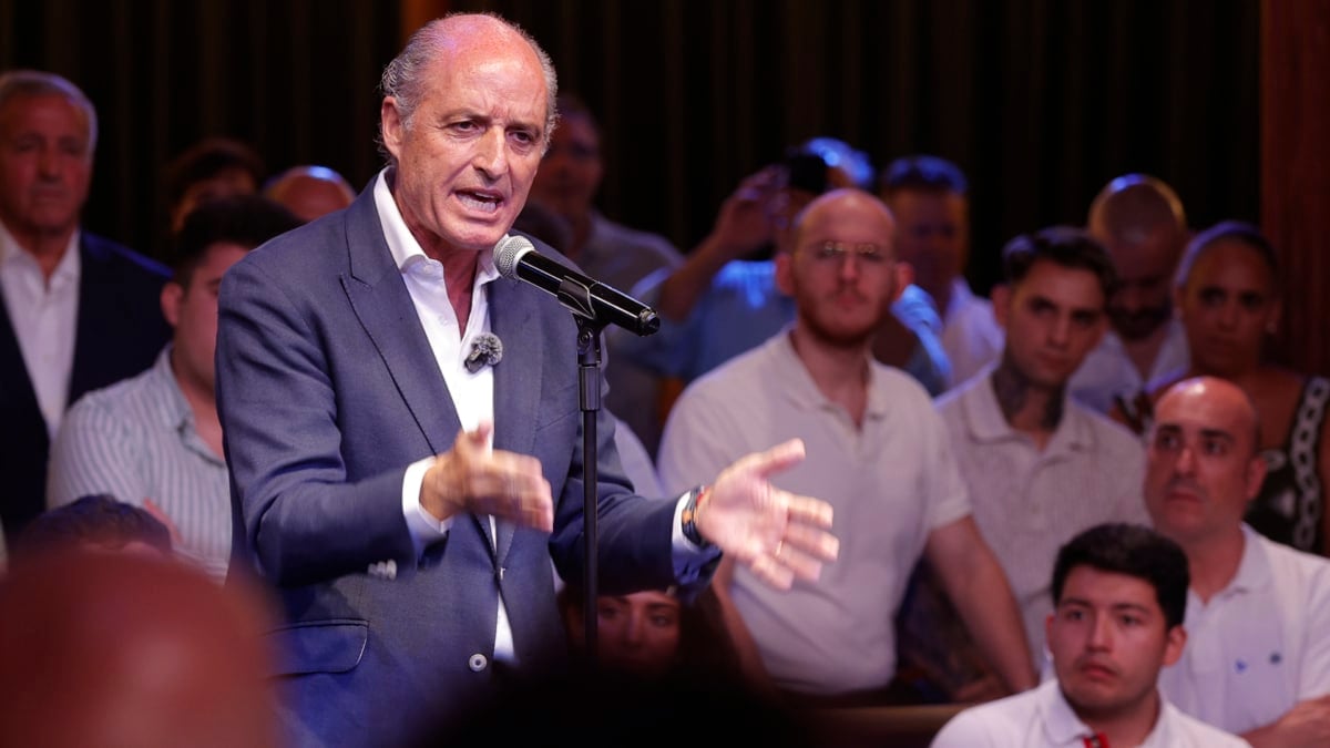 El expresident de la Generalitat y del PP de la Comunitat Valenciana Francisco Camps presenta su proyecto político ante varios centenares de militantes y simpatizantes del PP
