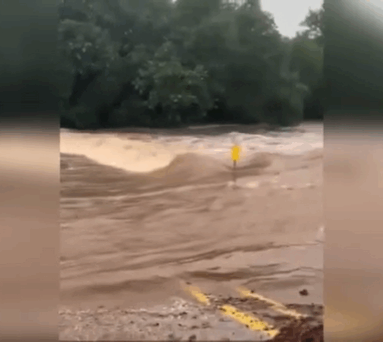 Las inundaciones de Texas arrasan un campamento para niñas y dejan al menos 27 muertos y decenas de desaparecidos